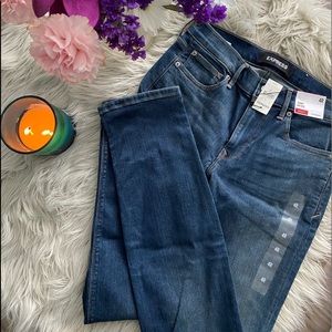 NWT SKINNY, mid-rise, skinny jeans. Size 4